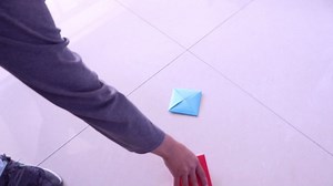 Ddakji Paper Flip Toy Ddakji Game Blue Red Hard Cardboard Hiting Paper Game Supplies with Friends Props Suitable for Role-Playing (2Pcs Ddakji)