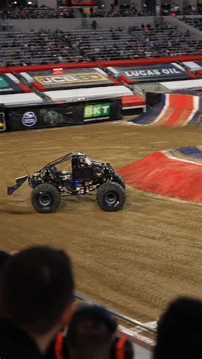 @SonuvaDigger really testing that front locker this weekend in San Diego 😳 #MonsterJam #SanDiego | Monster Jam