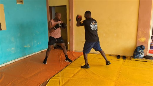Je fabrique et je recycle les boxeurs à l'université de BOXE-ANGLAISE ✍🏾👨🏾‍🎓🥊🇨🇲 par l'unique capacité de mon DIEU JÉSUS-CHRIST et pour l'unique GLOIRE de mon DIEU JÉSUS-CHRIST.🙏🏾🙏🏾🙏🏾💪🏾💪🏾💪🏾😎👍🏾👌🏾 👊🏾🥊🤜🏾 🇨🇲 🇨🇲 🇨🇲
