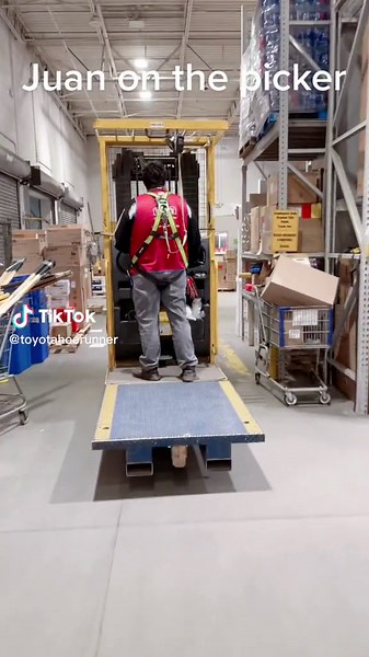 Amarillo Order Picker at Lowes | Juan on the Picker