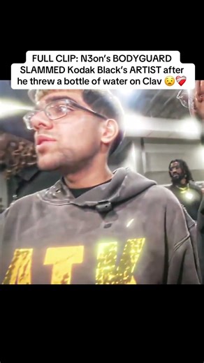FULL CLIP: N3on’s BODYGUARD SLAMMED Kodak Black’s ARTIST after he threw a bottle of water on Clav
