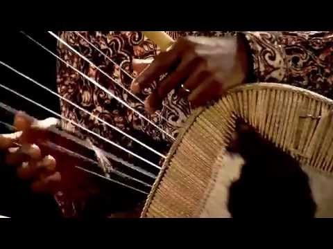 Kinobe playing East African music - Endongo