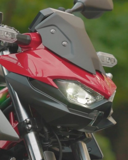 6.4K views · 196 reactions | Function meets form with the all-new 2024 #Z500 SE ABS and it's lightweight steel trellis frame. Not only does the chassis offer balanced, nimble handling, it gives the bike a distinct supernaked style that runs through the Z family. #AllEyesOnYou #GoodTimes #Kawasaki . . . Non-U.S. model specs may be depicted. Equipment illustrated and specifications may vary to meet individual markets. | Kawasaki USA | Facebook