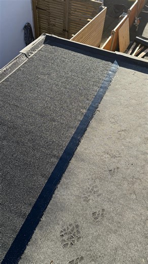 Three layer torch on felt system installed to a garage in Maidstone! Great @soprema_international SL500 System 👌🏼 Fully insured for 🔥 heat works! Fully qualified and trained installers 📋 Materials supplied from our friends at @chandlersroofingsupplies 🤝🏼 #roof #roofersofinstagram #roofing #roofers #roofingexperts | All Roofs UK