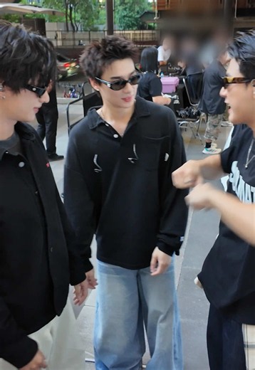 [Vlog] VVV Busking at Central Ladprao #VVV_TornadoBuskingatCentralLadprao #MizuMixVVV #BSCCosmetology #CentralLadprao #VVV_TRIPLEV