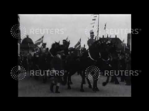 1935 DENMARK / ROYAL: Crown prince Frederik and Princess Ingrid of Sweden arrive in Copenhagen