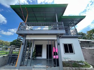 Sharing for inspiration💛💜 #HindiMasamaMangambisyonNgMataas E to tour po namin kayo sa mumunti naming bahay mga kauga and kaabog. Simple lang sya kasi di naman kami mayaman tulad nyo😬 pero nakaka proud lang sa sarili na sa kabila ng ambisyon mong parang suntok sa buwan , meron palang himala at ito na nga naabot mo talaga😅.. Dati, ng mgtapos ako ng college 200 pesos lang ok na sa akin basta meron lang trabaho kasi nga ayoko talaga mag work sa malayo.😅takot ako.. 🤣 hanggang sa nakahanap nga n