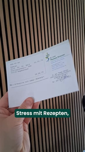 🚫 Schluss mit Zetteln, Warten und Unsicherheit. Willkommen in der neuen Welt der Online-Apotheke – 100% digital, sicher und bequem. Mit der kostenlosen DocMorris App hast du deine Rezepte und Medikamente immer im Griff – ganz ohne Papier, ganz ohne Stress. ✅ Kein unnötiger Apothekenweg ✅ Medikamente nach Hause liefern lassen ✅ 100 % papierlos und sicher ✅ Schnelle und zuverlässige Lieferzeiten ✅ Immer alles im Blick Und so geht’s: 1️⃣ App herunterladen 2️⃣ Krankenkassenkarte ans Smartphone halt