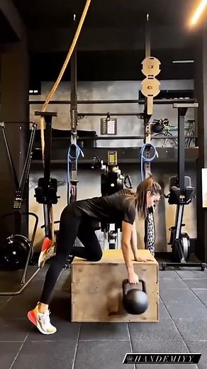 Hande Erçel Exercise Video || Hande Erçel Gym Training Video || Hande Erçel Doing Exercise || Edser