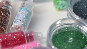 Sammlung von kleinen Plastikbehältern, gefüllt mit: Stockvideos & Filmmaterial (100 % lizenzfrei) 3678308417 | Shutterstock