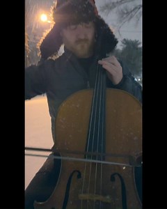 STUNNING, SOUND UP 🎶❄️ Nashville musician Nicholas Gold decided to enjoy the wintry weather in a unique way by playing the cello in the snow. STORY: https://bit.ly/2OFDbEL Video: Nicholas Gold | WZTV FOX 17 News, Nashville