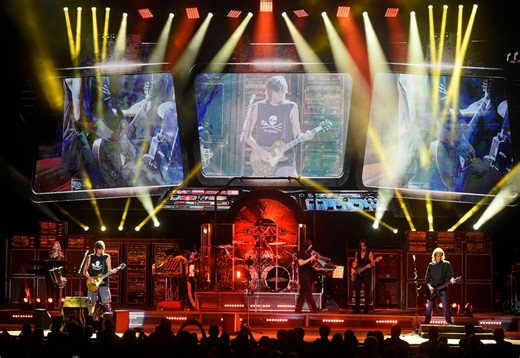 Lead singer of popular ’70s rock band dies after battle with cancer