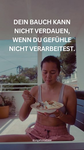 DEIN KÖRPER IST NICHT GEGEN DICH – ER FÜHRT DICH. JEDES SYMPTOM IST EINE BOTSCHAFT. HEILUNG BEGINNT, WENN DU ZUHÖRST. Letztes Jahr hatte ich etwa 2 Monate einen hartnäckigen Husten. Ich schob ihn weg: Wetter. Staub. Wird schon. Ehrlich? Ich wollte nicht hinsehen. Ich habe es nicht akzeptiert. Bis es schlimmer wurde… Bis ich ehrlich hinschaute: zu viel innerer Kummer. Müde Grenzen. Emotionale Überforderung. Worte, die ich geschluckt habe, statt sie auszusprechen. Mein Nervensystem war voll – Trau