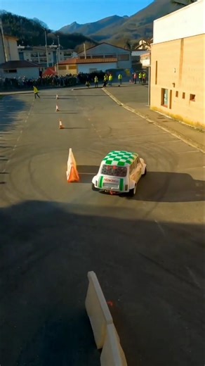 Classic Mini Slalom 😱 #drift #mini #minicooper #classiccars #fypage #automobile #automobile #fast