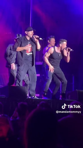 98 Degrees Concert 2025: Nick Lachey's Best Moments