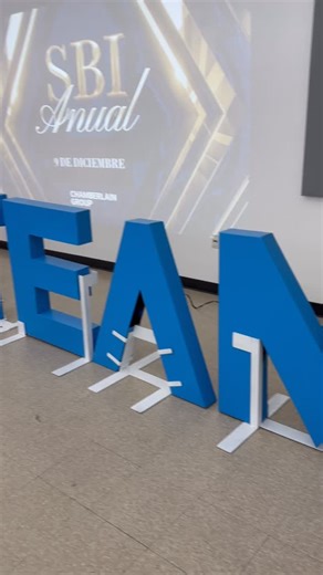 ✨ Celebramos nuestro SBI Anual en Grupo Chamberlain ✨ Un momento para reconocer a quienes hacen la diferencia todos los días: nuestros ONETEAMERS 💙 Personas apasionadas que viven nuestros valores, demostrando compañerismo, compromiso y profesionalismo en cada reto y logro compartido. Gracias por ser parte de esta gran cultura y por construir juntos el ONETEAM! #GrupoChamberlain #SBIAnual #OneTeam #OrgulloChamberlain #TrabajoEnEquipo NuestrosValores CulturaChamberlain | Chamberlain Group Mexico