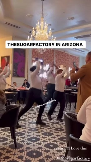 Sundae Funday at the Sugar Factory! 🕺💫 Grooving to the beats and indulging in the colossal King Kong Sundae – because every day deserves a sprinkle of sweetness! 🍬🎊 #SundaeFunday #DanceAndDessert#kingkongsundae#thesugarfactory