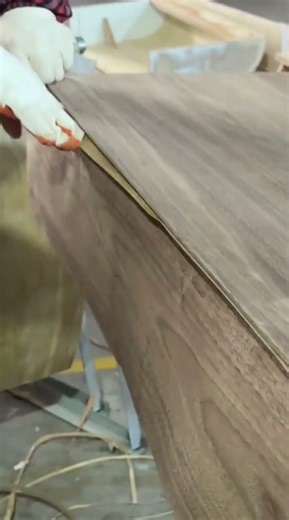 installing a bark on a piece of wood on the edge, installed neatly #youtubeshorts