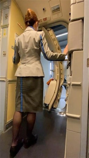 ANA CA 紅のドアクローズ