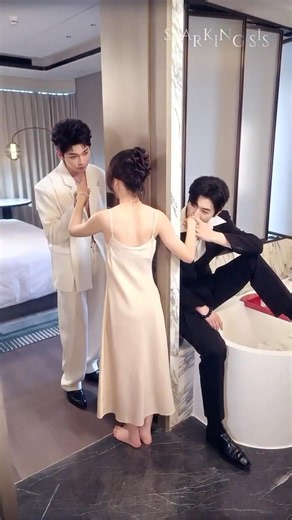 😱Two rival billionaires kissing her hands at the same time!#drama #fyp #zhangbeixi #liruoqi
