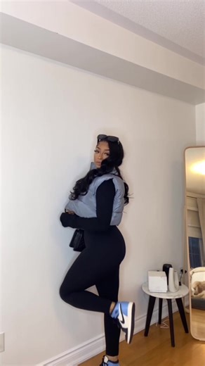 This is the definition of upgrading a simple casual leggings and top fit to a baddie fit 🤭🖤 #fypシ #concertoutfit #baddieoutfits #outfitideas