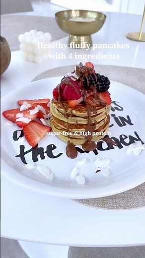 Healthy Fluffy Pancakes with 4 Ingredients 🥞 (High Protein & Sugar Free)