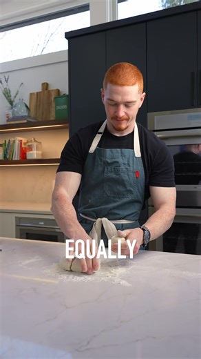 Naan Of Your Business‼️ A couple ingredient swaps and different cooking methods gets you Surprisingly AMAZING Naan without sacrificing precious results ???????? ????Macros for each piece: ~ 94 Calories ~ 5g protein ~ 18g Carbs ~ .25g Fat Ingredients for 4 pieces: ✅ - 100g Self Rising Flour ✅ - 100g Non Fat Plain Greek Yogurt Optional: ✅ - Fresh Parsley ✅ - Fresh Garlic ✅ - Light Butter #healthydiet #diettips #lowcaloriecinnamonrolls #macrofriendly #lowcaloriecheatmeal #lowcalorieoptions #healthy