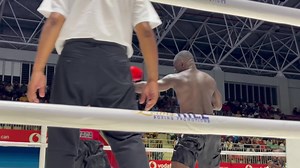 Main bout underway between Joseph Kwajo and Fiji cruiserweight champion Alivereti Kauyaca. #boxingFiji #BoxingFiji #FijiSun #Fiji #FijiNews #TeamFiji #FijiSunSports | Fiji Sun