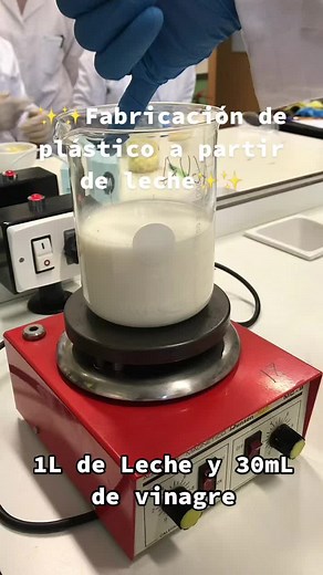 Fabricación de plástico ecológico a partir de leche