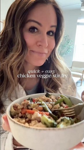 quick & easy chicken stir fry with veggies & honey garlic sauce 🫶🏼 recipe below⬇️ #healthydinner