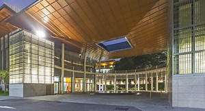 expansive yale-NUS campus completed by pelli clarke pelli architects in singapore