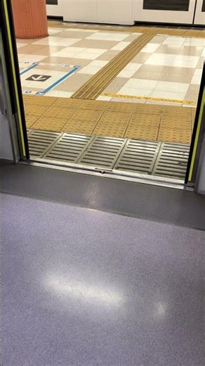 埼玉高速鉄道2000系 大岡山駅ドア開扉