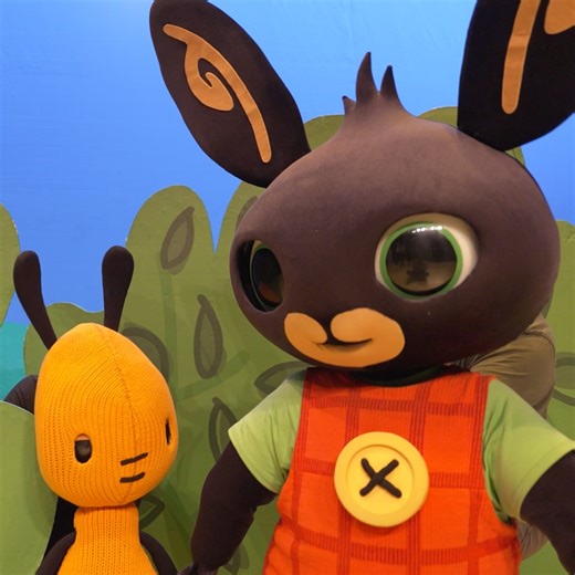 😍 Bing and Flop are appearing on a stage round the corner, not far away! Join them for an all-new experience as they get ready for Bing’s special birthday celebration with their friends! A 60 mins show full of heartwarming moments, surprises and plenty of fun along the way. | Bing Bunny