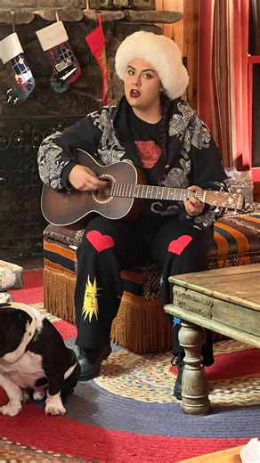 ANASTASIA on Instagram: "Your favorite codependency anthem❄️🖤 from the cabin #muñeca #originalmusic #latinpop #songwriter #acoustic"