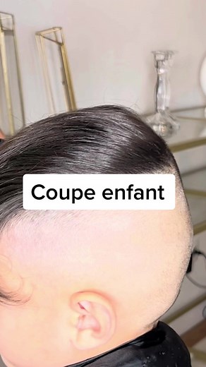 Grosse Bêtise dans la Coupe de Cheveux d'un Enfant