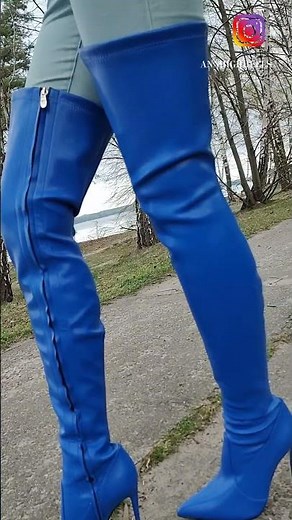 blue boots Giaro