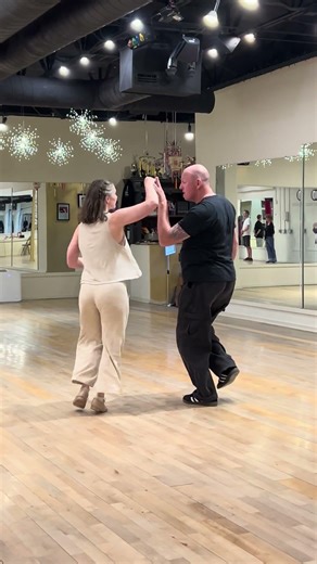 Lindy hop Dynamic Side Passes, Spin and a half to closed position May 17, 2026