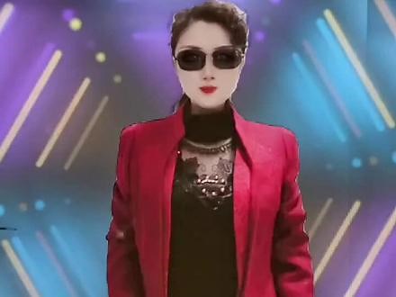 不管多少岁，戴上墨镜跟着音乐嗨起来#随性摇摆 ，我运动我快乐#开心就好🌷🌹