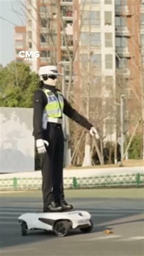 Robot cop activated! 🤖🚦Smarter traffic cops= safer streets for all.