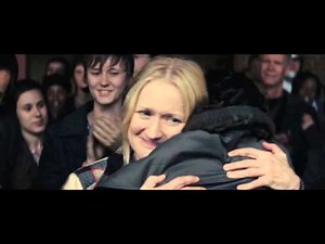 HUNGER GAMES L'EMBRASEMENT Scène coupée L'arrivée à la gare VOST