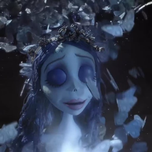 justbo✫ on Instagram‎: "Film:corpse bride قصة الفلم :في ليلة زفافه يفسد الشاب الخجول فيكتور (جوني ديب) زواجه من فيكتوريا (إميلي واتسون) التي رشحها له والديه، ويترك الحفل هاربا إلى الغابات ليتدرب على لحظة إلقاء الوعود التي يخشاها.وفي الغابة يضع فيكتور خاتم الزواج بفرع شجرة، وما أن ينتهى من تجربته يكتشف أنه وضع الخاتم في اصبع هيكل عظمي لعروس إسمها إيميلي (هيلينا بونهام كارتر), قد قتلت يوم زفافها منذ سنوات مضت. وتختطفه بدورها إلى العالم السفلي معتبرة بذلك أنهما صارا زوجين.يشعر فيكتور بالرعب من وجود