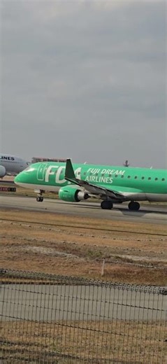 ANAボンバルディアとフジドリームエアラインズ11号機グリーン🛫