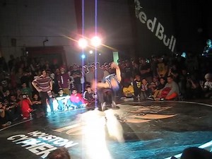 Impressive Breakdance Signature Move Showcase