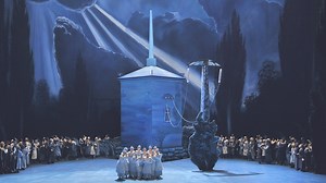Kritik - "Lohengrin" bei den Bayreuther Festspielen: Ein bläuliches Technomärchen | BR-Klassik