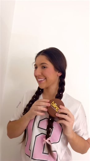 blinger® on Instagram: "Win 2 tickets to the Super Bowl by entering the Ultimate Fan Sparkle-Off!✨🏈 Here’s how: 1️⃣ Create your sparkliest game-day look using blinger 2️⃣ Film a video showing your look 3️⃣ Post it on Instagram or TikTok, tag @blinger, and use #blingerUltimateFan 4️⃣ Make sure your post is public so we can see it! Good luck, sparkle squad! 💖 #blinger #blingerultimatefan #sparklehair #gamedayglam"