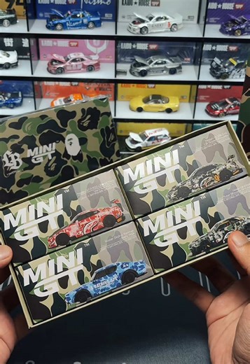MiniGT x Liberty Walk x A Bathing Ape Unboxing Video