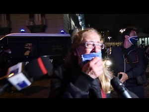 Coronavirus, la disperazione in piazza: "Licenziata, sono vedova con due figli"