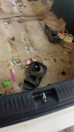 Vehicle Interior Cleaning Tips for Clutter and Dirt