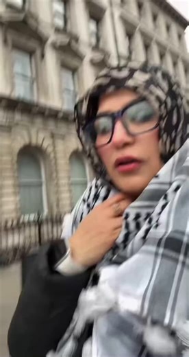 🇬🇧 Muslim women in London harasses British old lady but a bystander intervened and said “leave her alone, have some respect you filthy savage”. Was he correct?