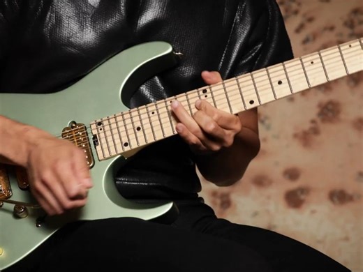 Angel Vivaldi demos DiMarzio Air Norton 7 and The Tone Zone 7 pickups